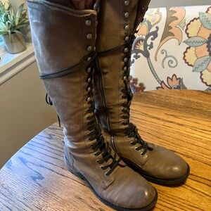 AS98 Trillie, size 9.